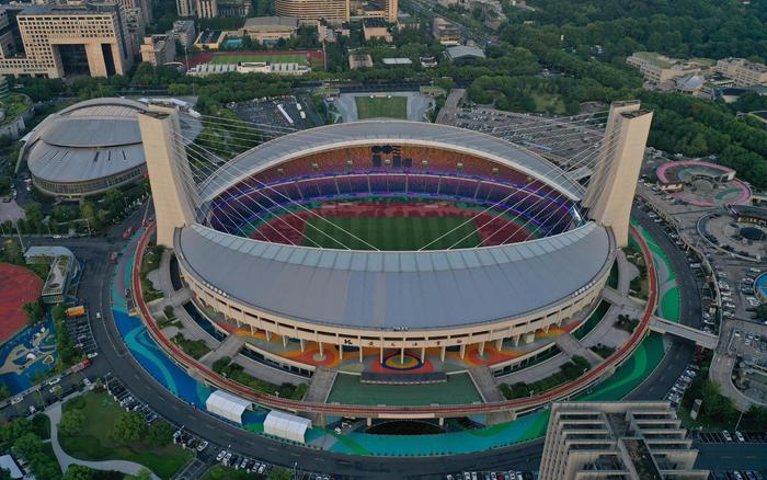 据杭州亚运会官网介绍，黄龙体育中心体育场拥有观众席51971个。 图/新华社